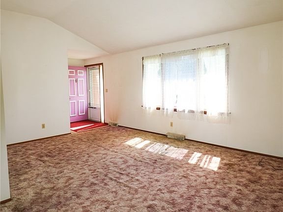 2nd image of 815 W Shore Blvd
