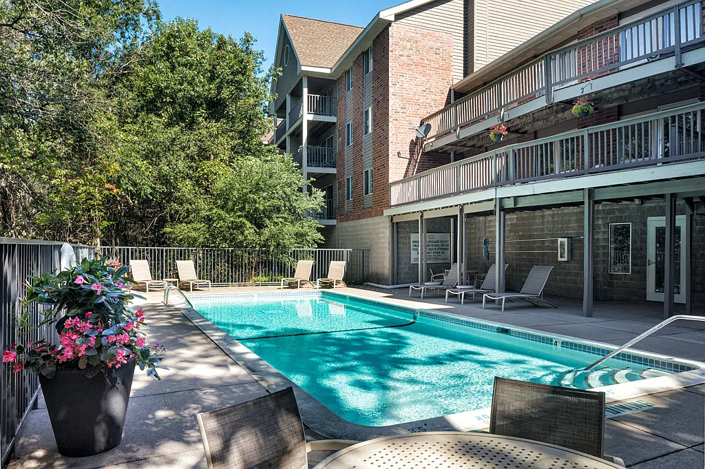 Minnetonka Hills Apartments — Photo 4
