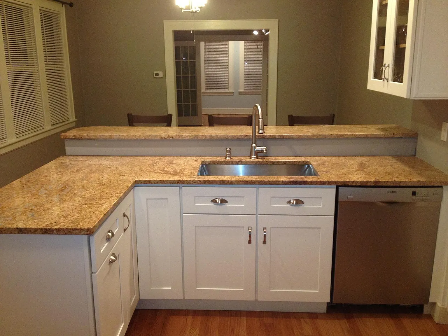 2 bed, 1250 sqft, $2,200 — Photo 4