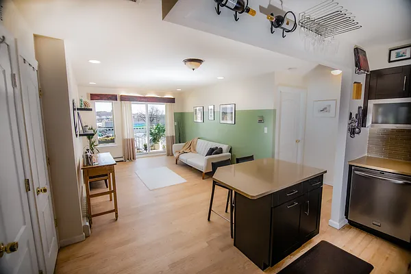 Sold by Owner | media 9