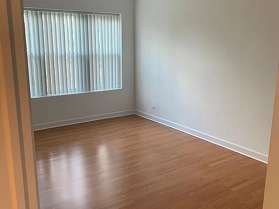 3rd image of 3926-60 N Avondale Ave #3960-3