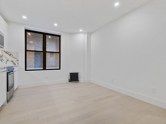 3rd image of 301 W 22nd St APT 6