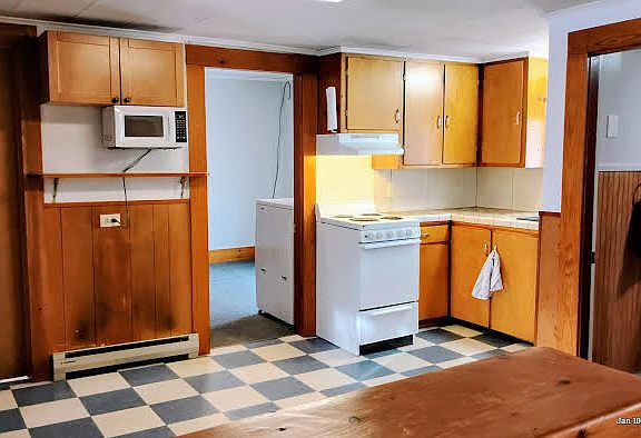 Open concept. Perfect layout. LR, BR & Full Bath all tether from Eat in Kitchen.