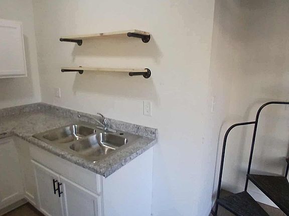 2nd image of 901 Virginia St #5