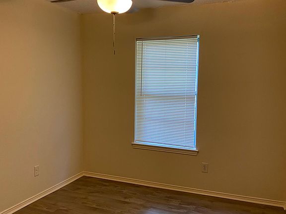 3rd image of 1812 Japonica Ln