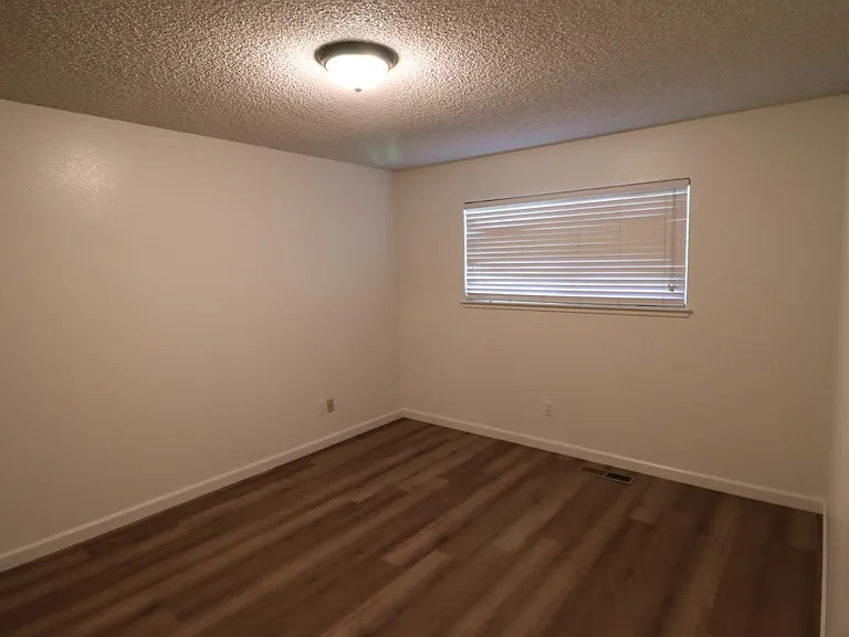 6347 N Laureen Ave — Photo 16