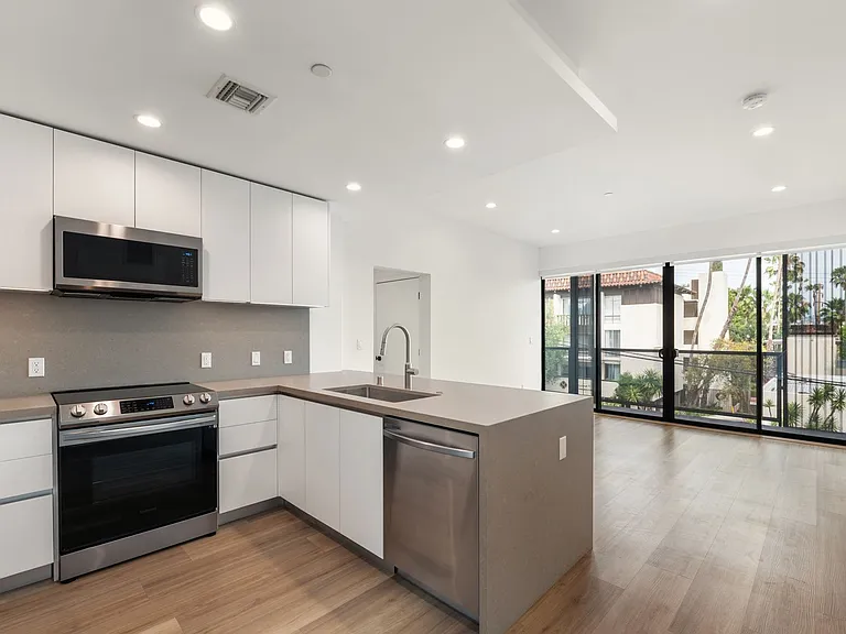 TALA Residences at 829 Larrabee Street — Photo 12