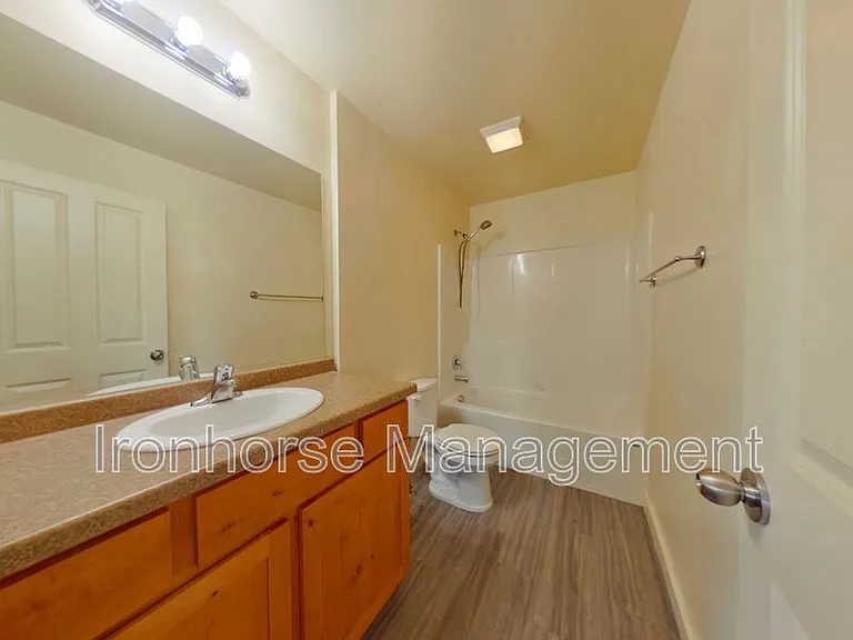 807 W Villard St #20 — Photo 11