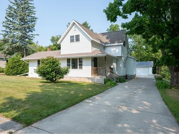 218 W Pine St, Sturgeon Bay, WI 54235