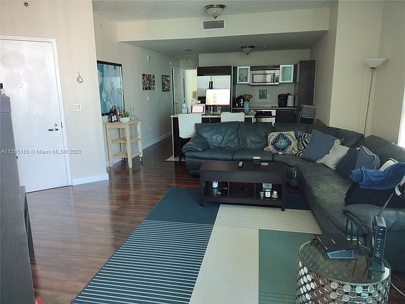 3rd image of 1900 N Bayshore Dr APT 3110