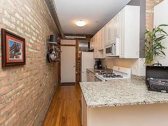 5th image of 1657 W Pratt Blvd APT 1B