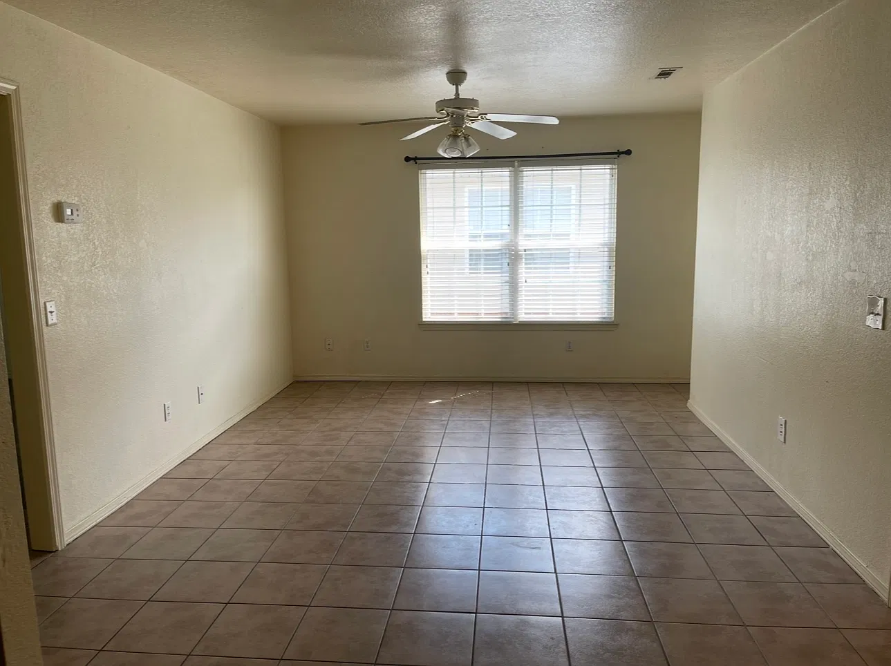 3 bed, $1,400 — Photo 3