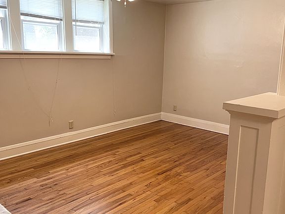 2nd image of 1915 Saint Clair Ave APT 10