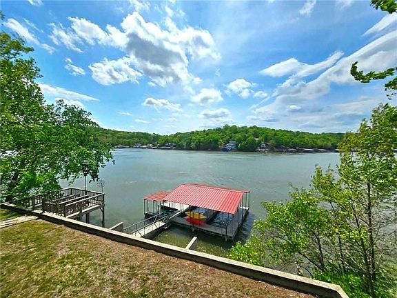 2nd image of 594 Redbud Ln