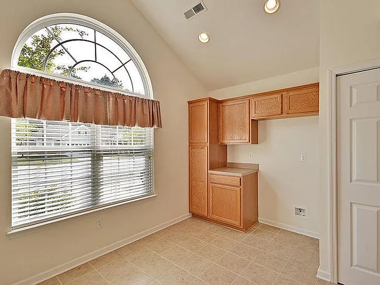 8706 Grassy Oak Trl — Photo 9
