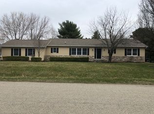 104 Ems D22 Ln, Syracuse, IN 46567