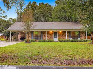 1605 S 7th St, Ocean Springs, MS 39564