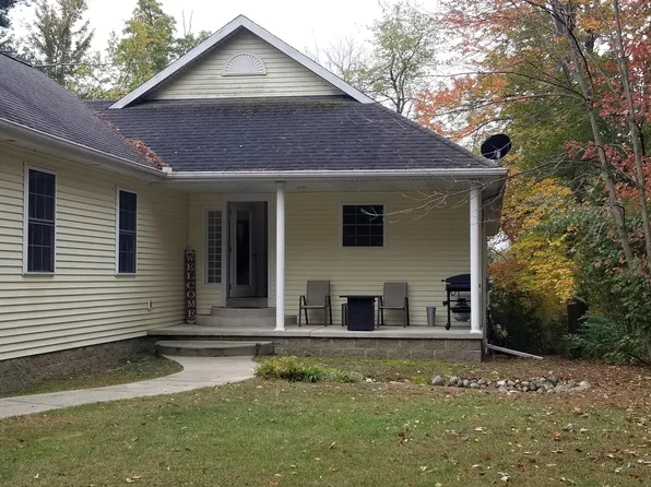 2273 Woodland Trl, Hillsdale, MI 49242