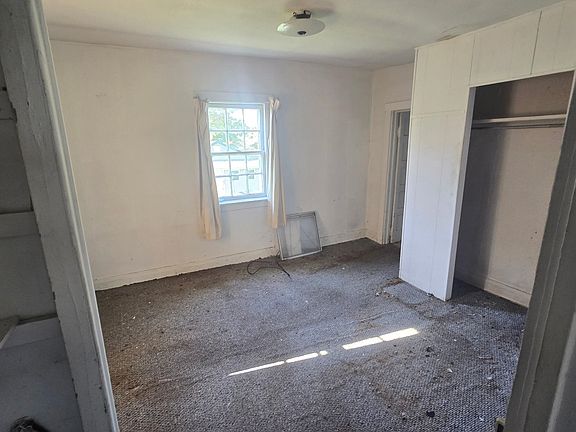 3rd image of 440 E Ridge St
