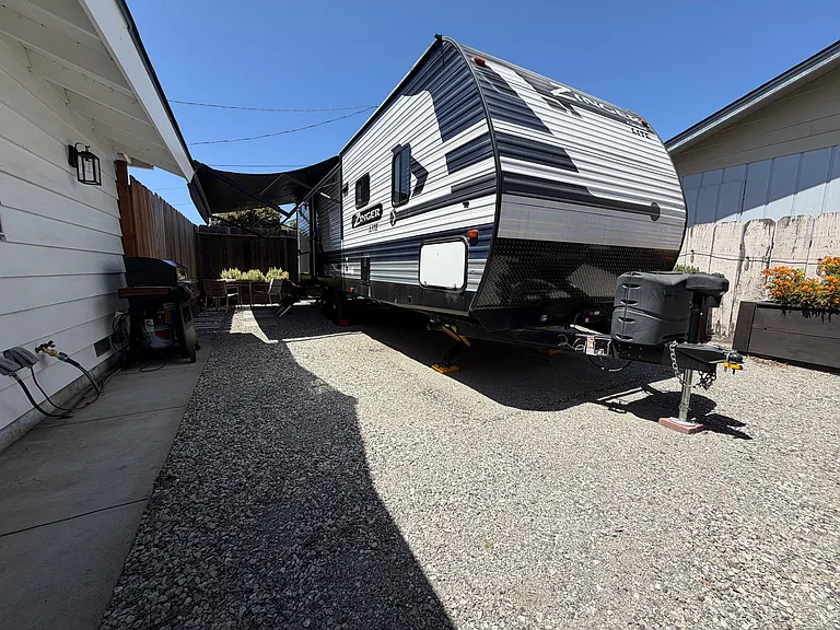 Melrose Dr — Photo 22