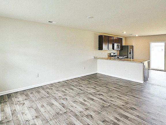 4th image of 532 White Pne