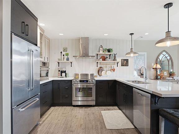 4th image of 439 College Rd #303