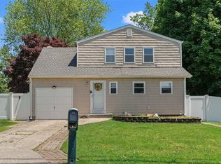 31 Oneida Ave, South Setauket, NY 11720