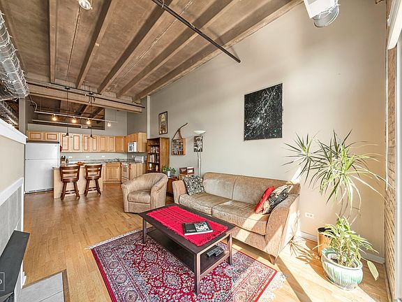 3rd image of 1740 N Maplewood Ave APT 420