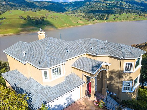 2nd image of 2987 Holiday Ct