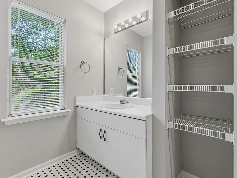 379 Butternut Dr — Photo 15