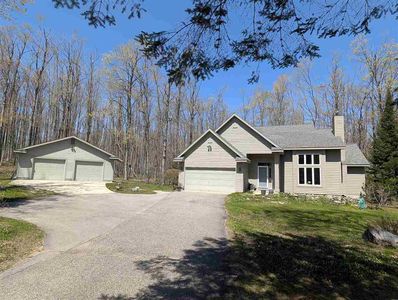 6019 & 6037 Forest Ridge Ln, Harbor Springs, MI, 49740