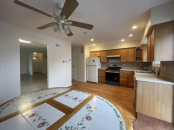 5th image of 1031 Armstrong Ave