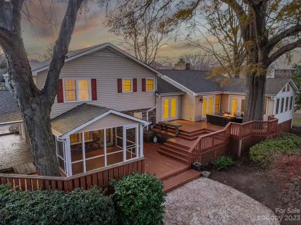 8180 Peninsula Ln, Sherrills Ford, NC 28673