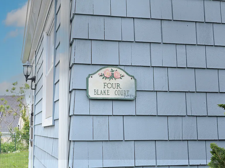 4 Blake Ct — Photo 3