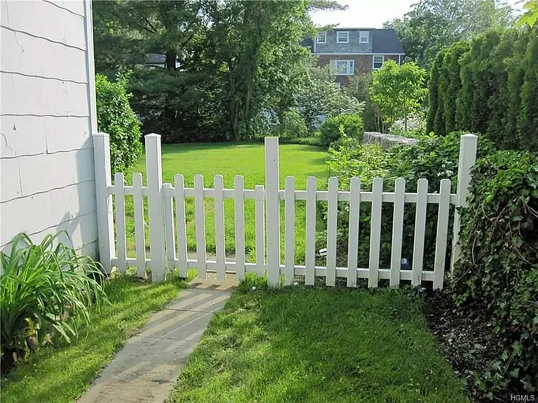 11 Fairway Dr — Photo 13