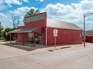 102 S Central Ave #1, Lacona, IA 50139