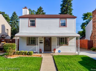 8471 Harding Ave, Center Line, MI 48015