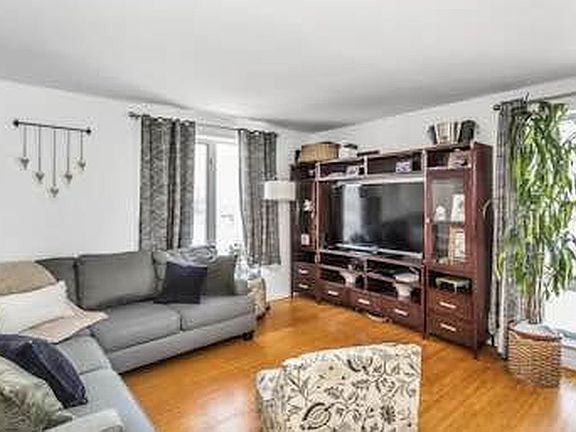 3rd image of 112-02 Northern Blvd #6G