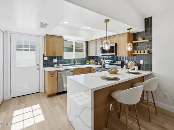 407 W KRISTAL Way, Phoenix, AZ 85027