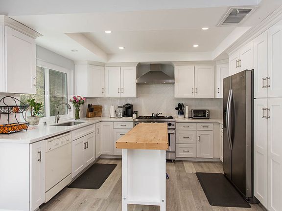 3rd image of 5067 San Feliciano Dr