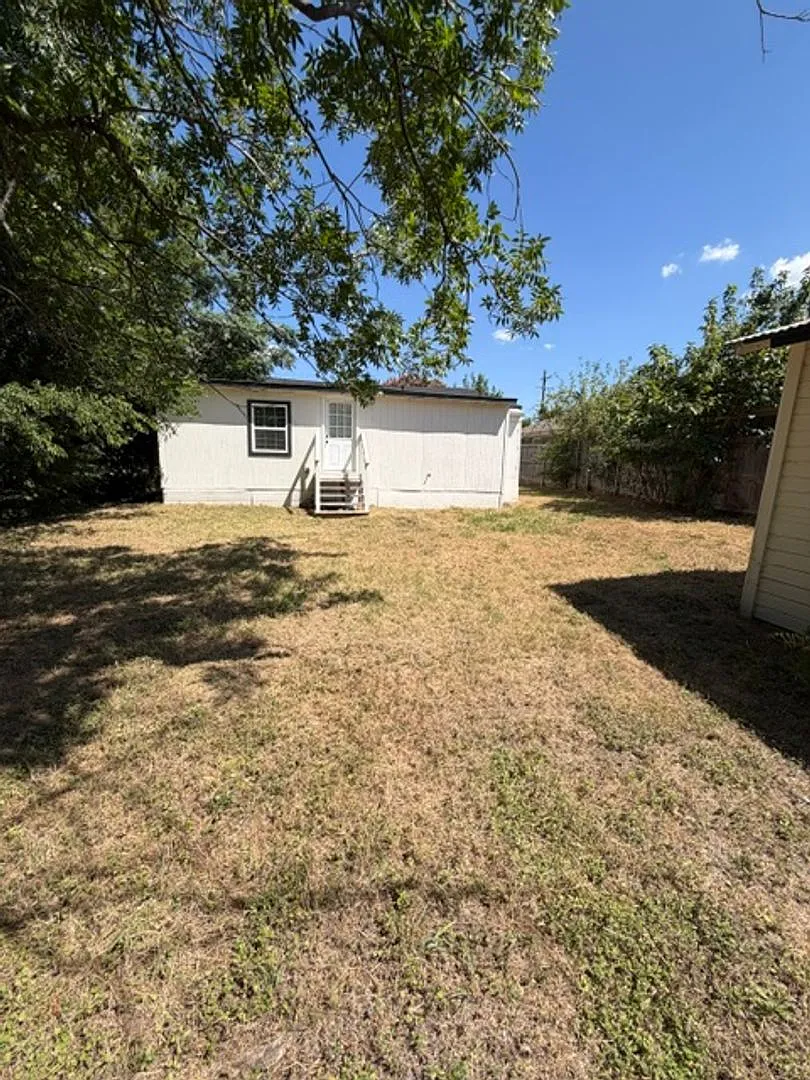 Remodeled 3-Bedroom Rental Near Baylor University | 2123 Burnett Ave, Waco, TX — Photo 2