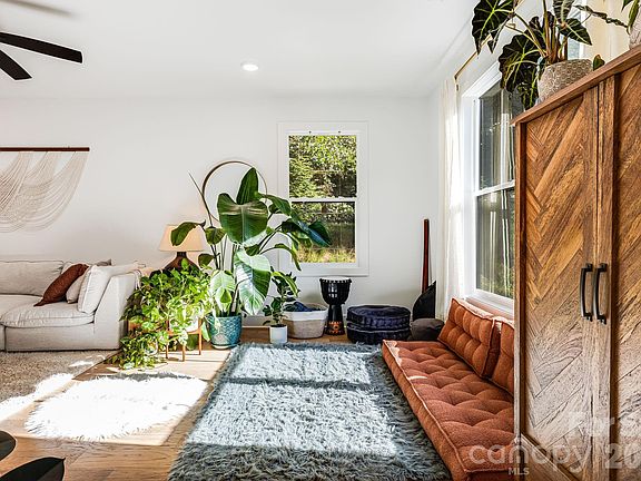 5th image of 108 Glendale Ave