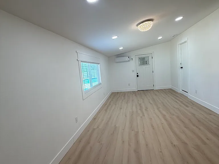 3420 W Warm Springs Rd — Photo 30