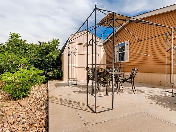 3rd image of 4825 Aspen St #39