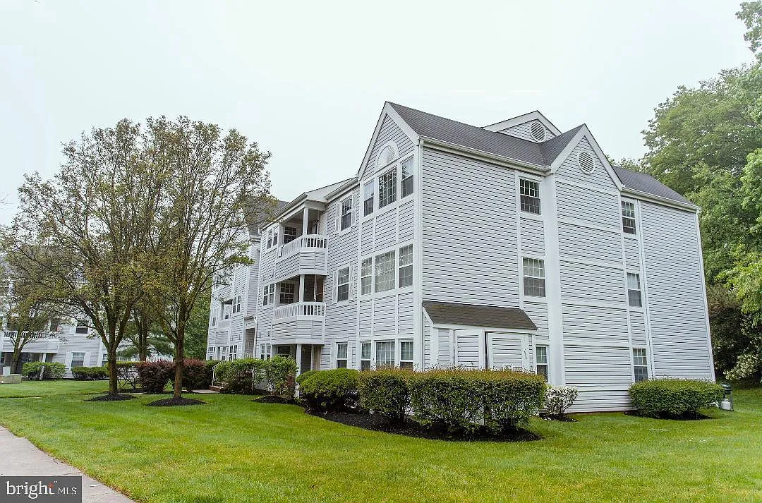 2 bed, 944 sqft, $1,900 — Photo 2