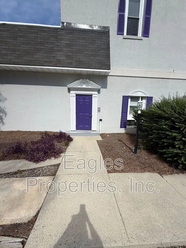 2 bed, 1.0 bath, $1,200 — Photo 1