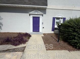 126 E Main St #2D, Mount Olive, NC 28365