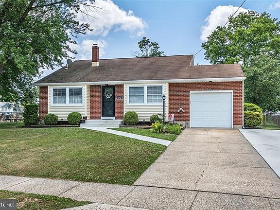 2nd image of 1403 Essex Dr