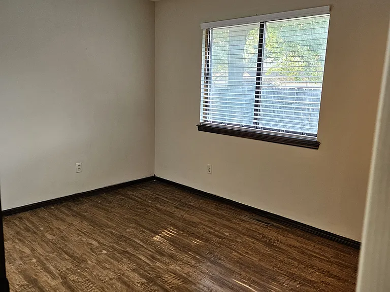 1500 E Tanglewood Rd — Photo 11