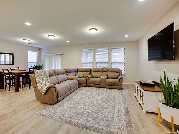 4th image of 20208 OAK PANACHE